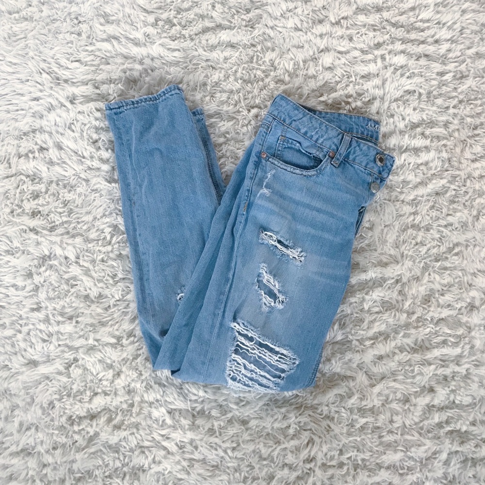 AMERICAN EAGLE Tomgirl Ripped Jeans